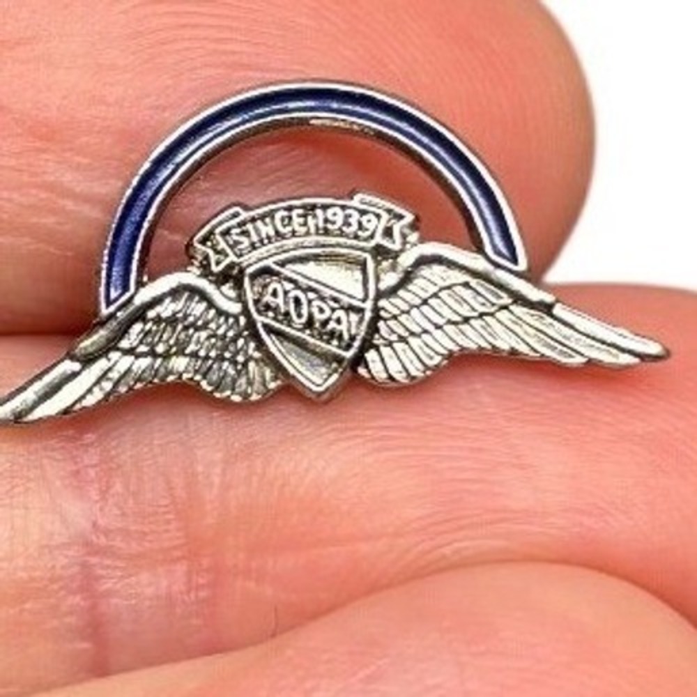 Vintage AOPA Aircraft Owners Pilots Association Wings Lapel Pin Silver Blue